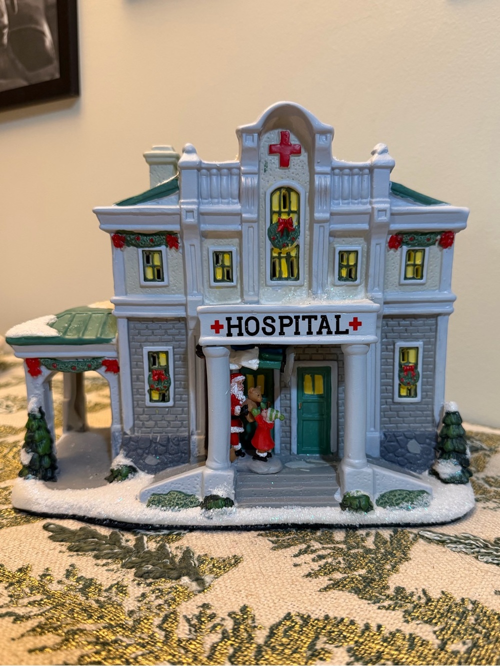 St Nicholas Square Hospital Christmas Village Illuminated NIB 2023 - Picture 2 of 13